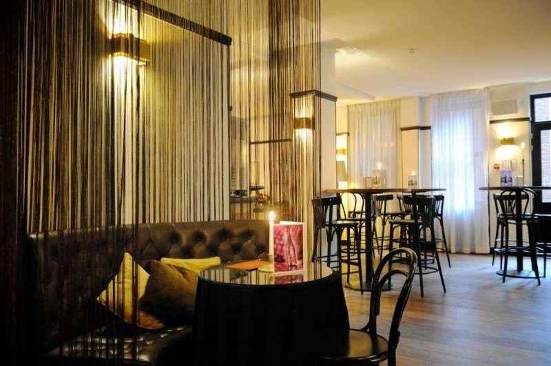 Latroupe Le Berger Otel Saint-Gilles Restoran fotoğraf