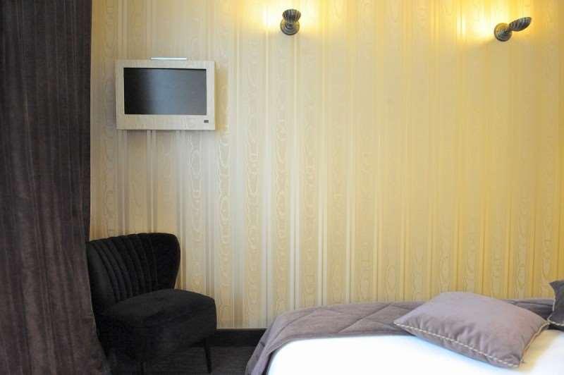 Latroupe Le Berger Otel Saint-Gilles Oda fotoğraf