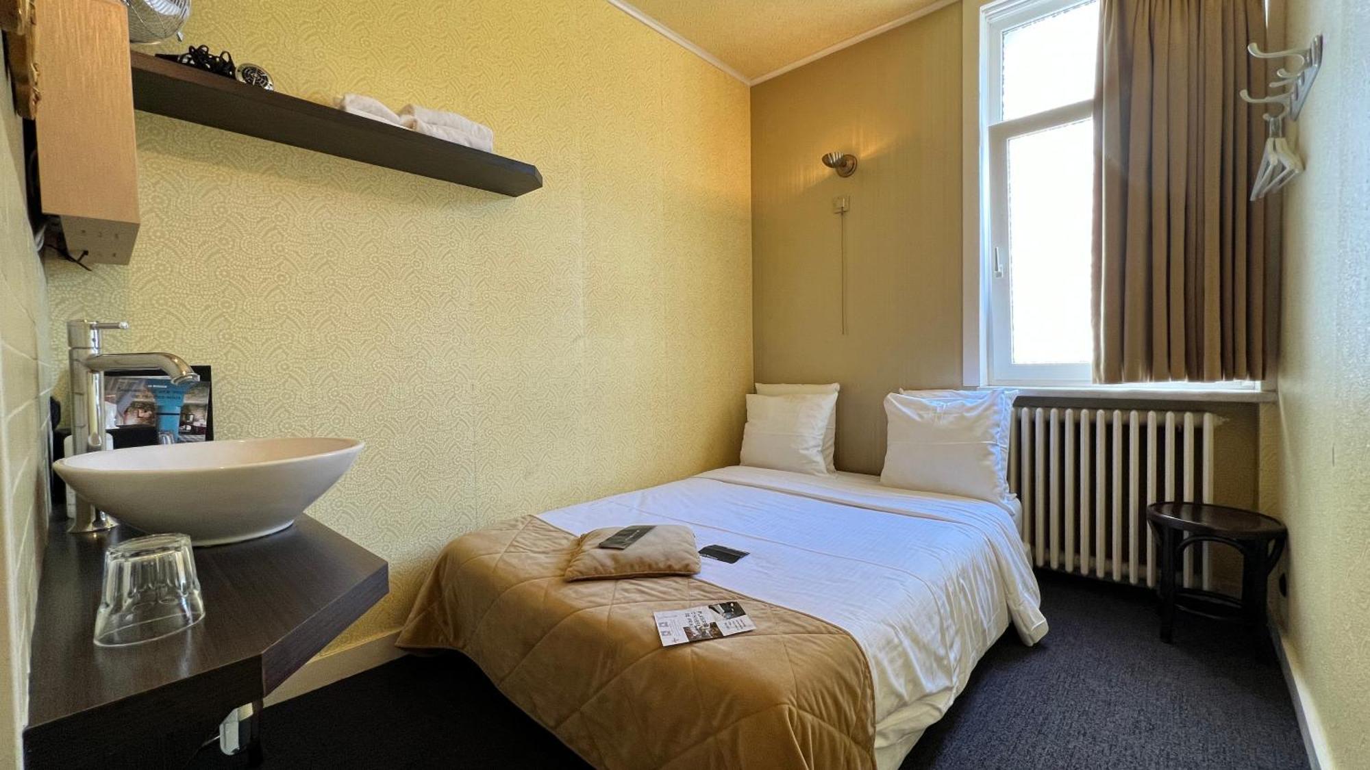 Latroupe Le Berger Otel Saint-Gilles Oda fotoğraf
